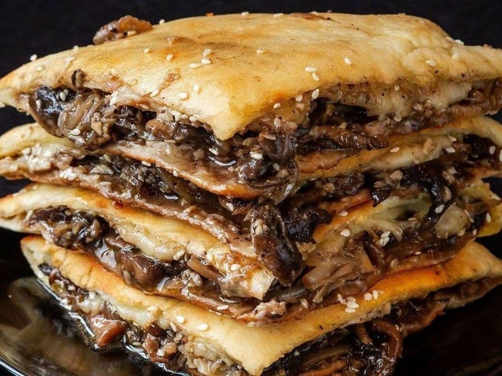 Mushroom Mozzarella Naan