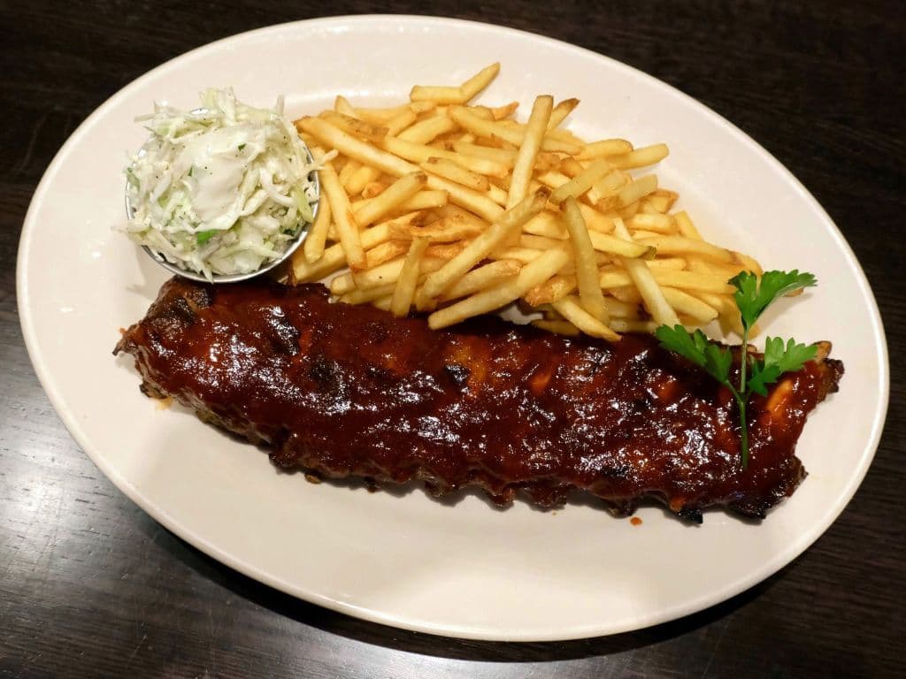 Planche de côtelettes BBQ / A Whole Rack of BBQ Baby Back Ribs