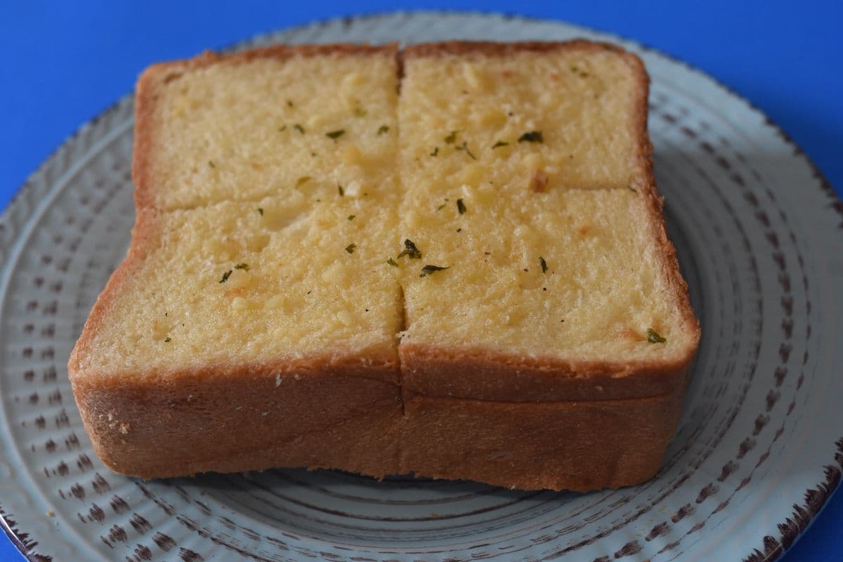 E02. Garlic Toast