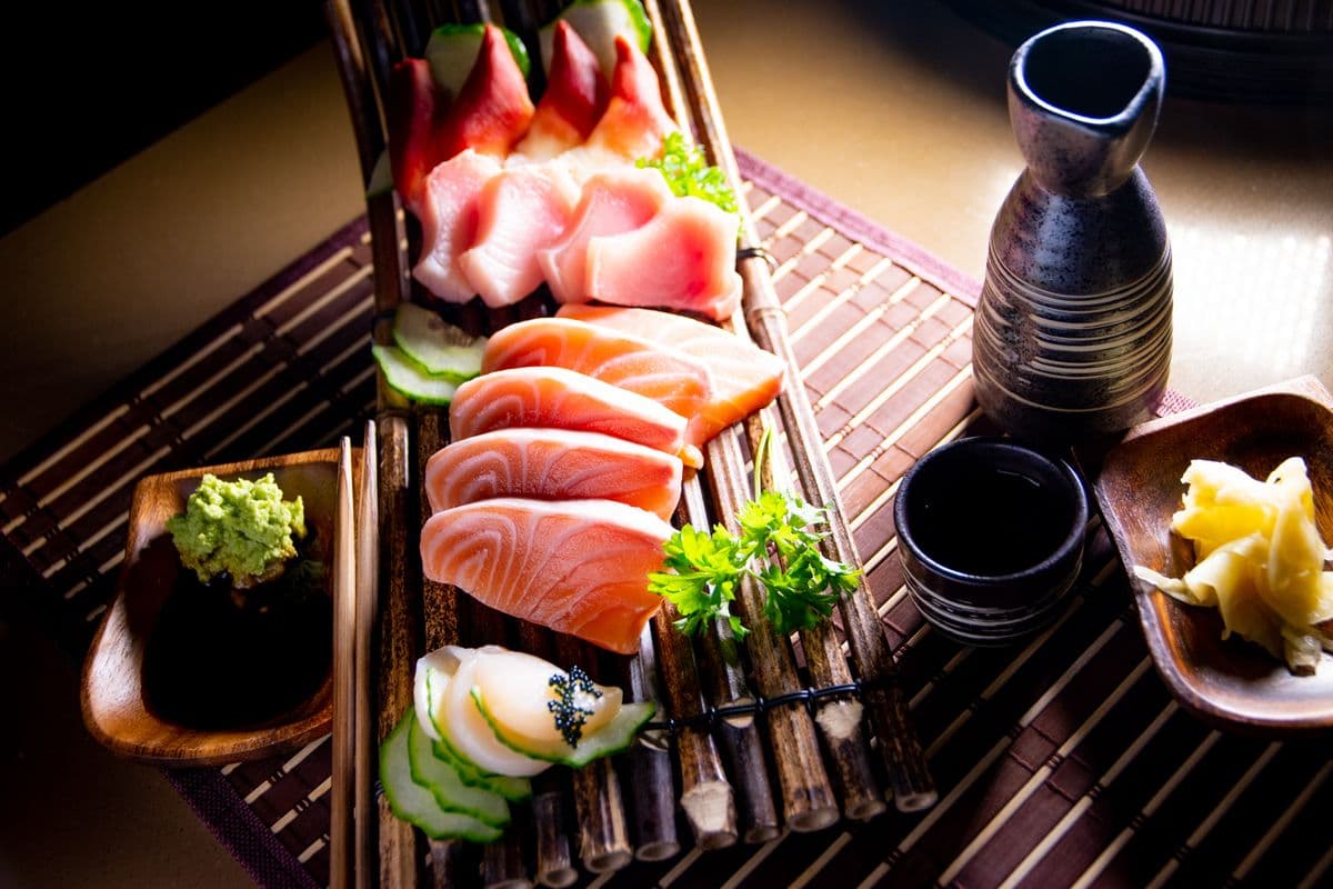 Assorted Sashimi (16 pcs) (A701)