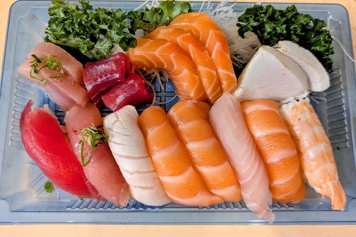 SC07. Sushi Sashimi Combo One (16 pcs)