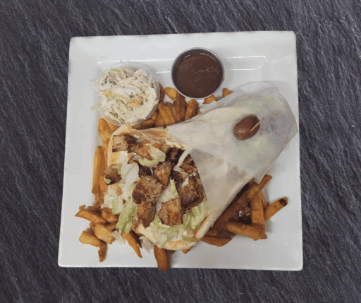 Assiette de souvlaki sur pita