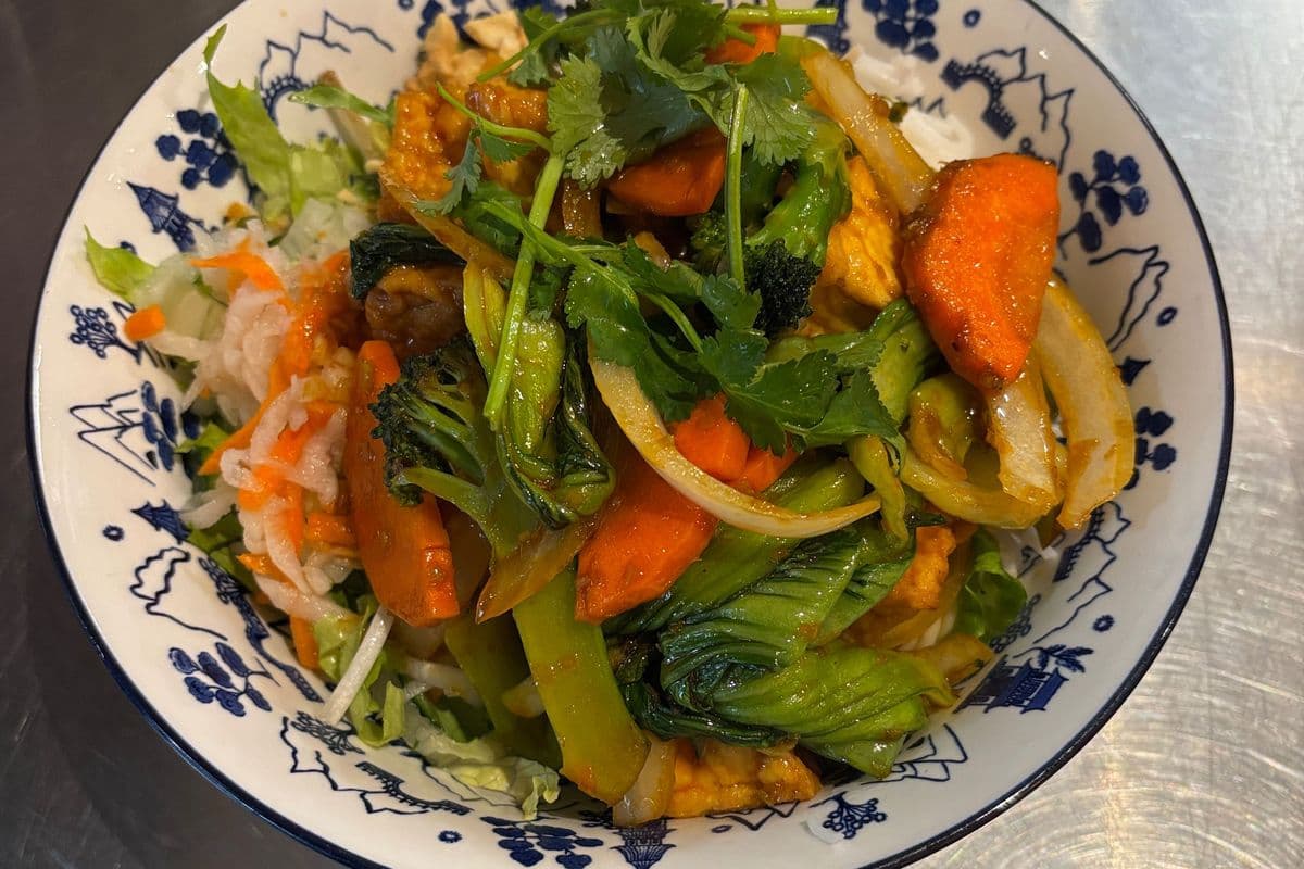 33. Bun Tau Hu Rau Cai Xao Sa Ot