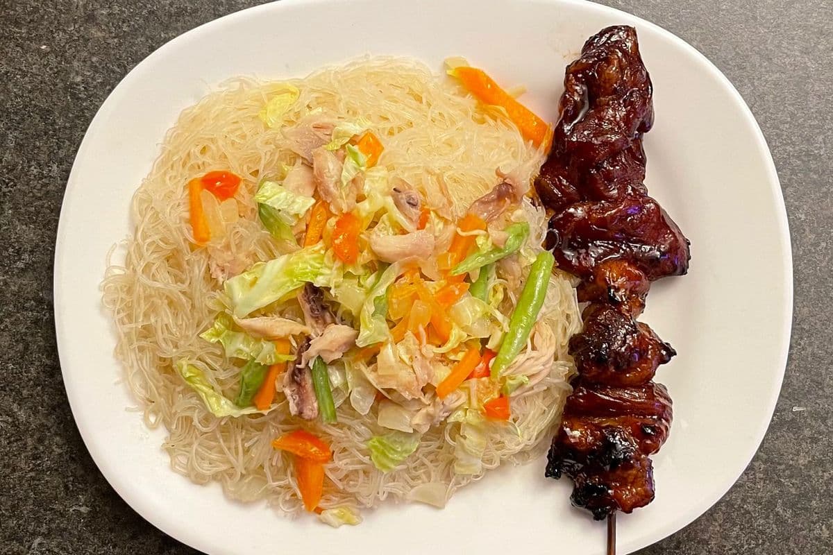 Pancit (with 1pc Pork BBQ)
