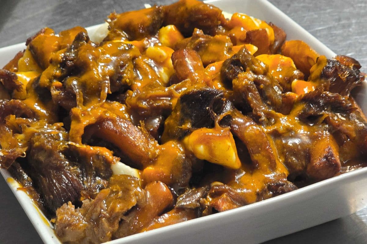 Poutine Créole au Griot / Creole Poutine with Griot
