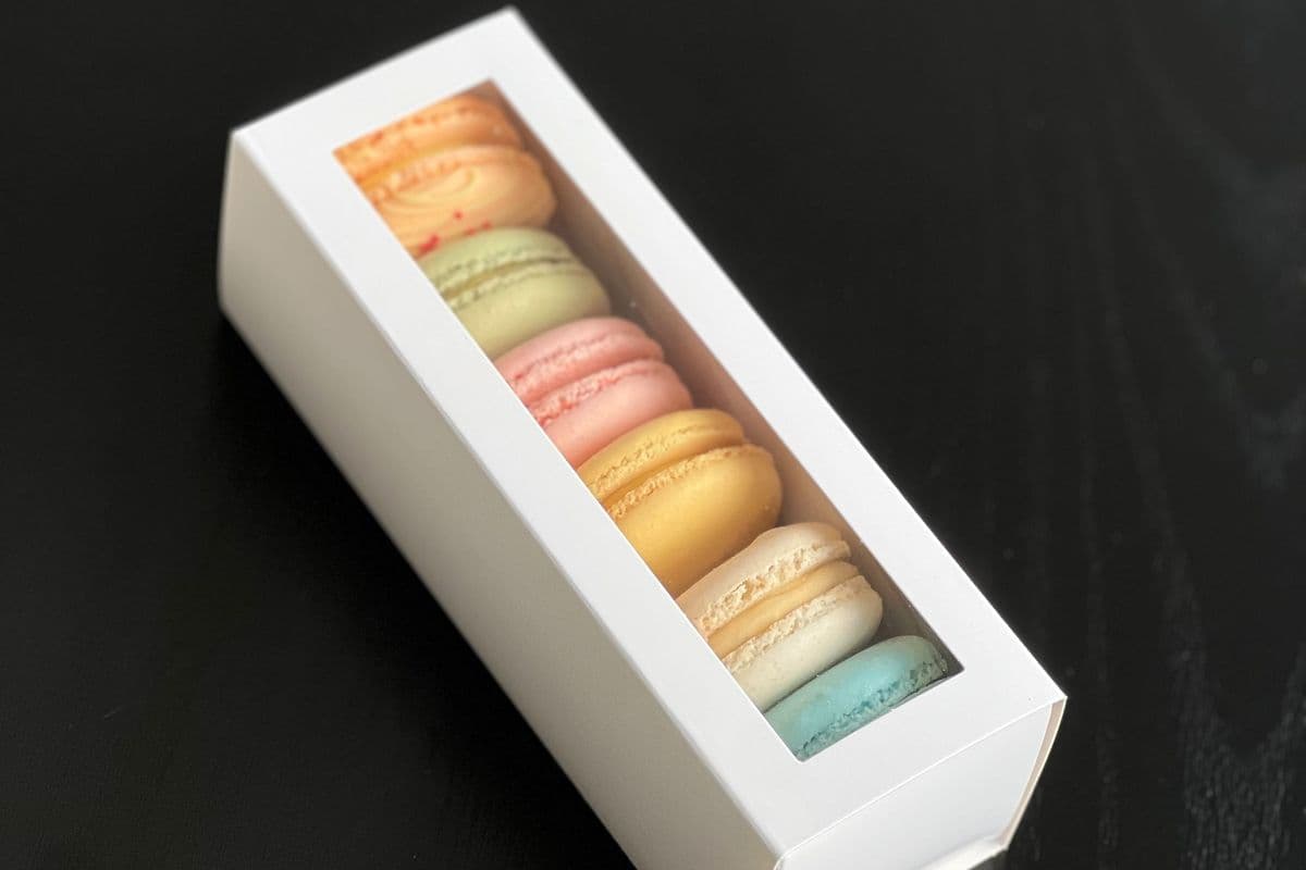 6 assorted macarons pack