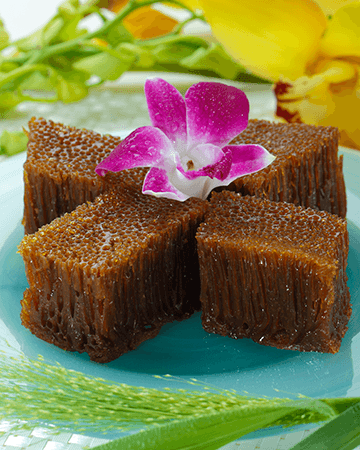 39. Specialty Honey Pastry 39. 特色蜂巢糕