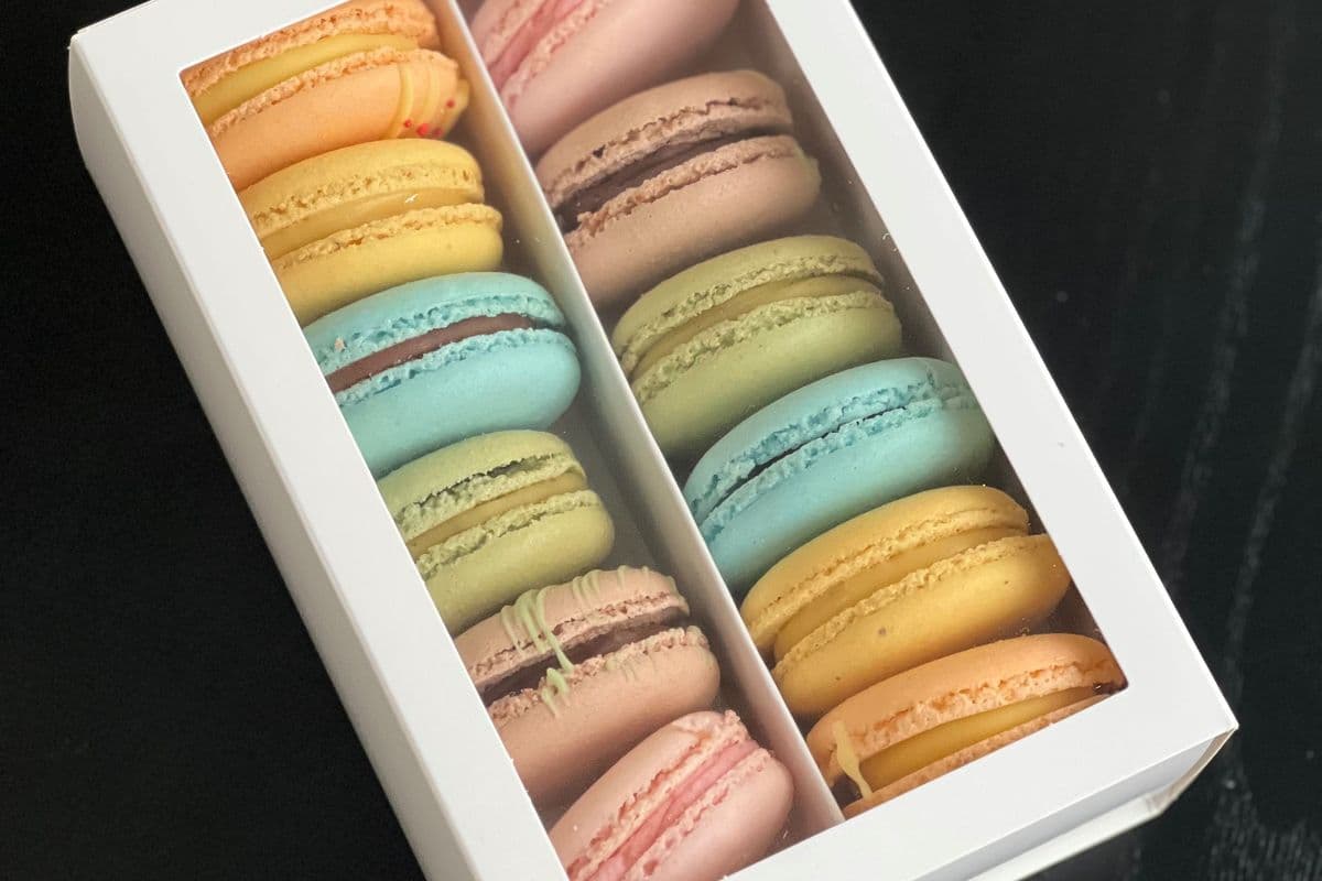 12 assorted macaron pack