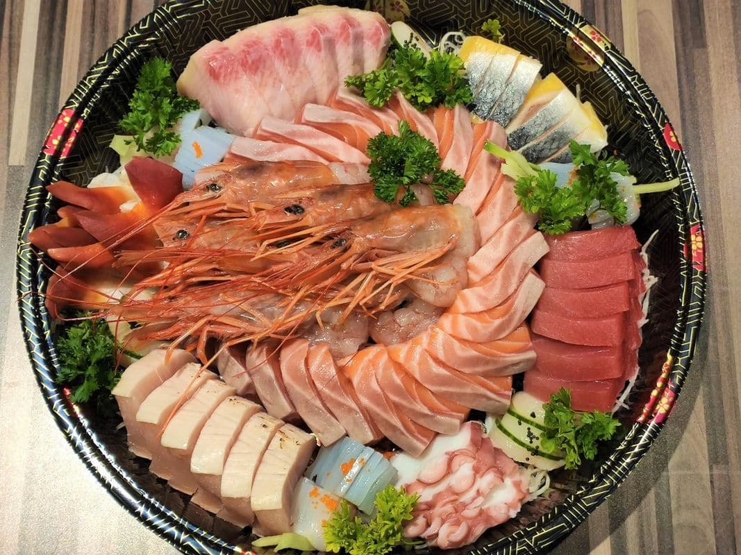 Assorted Sashimi (80 pcs) (A704)
