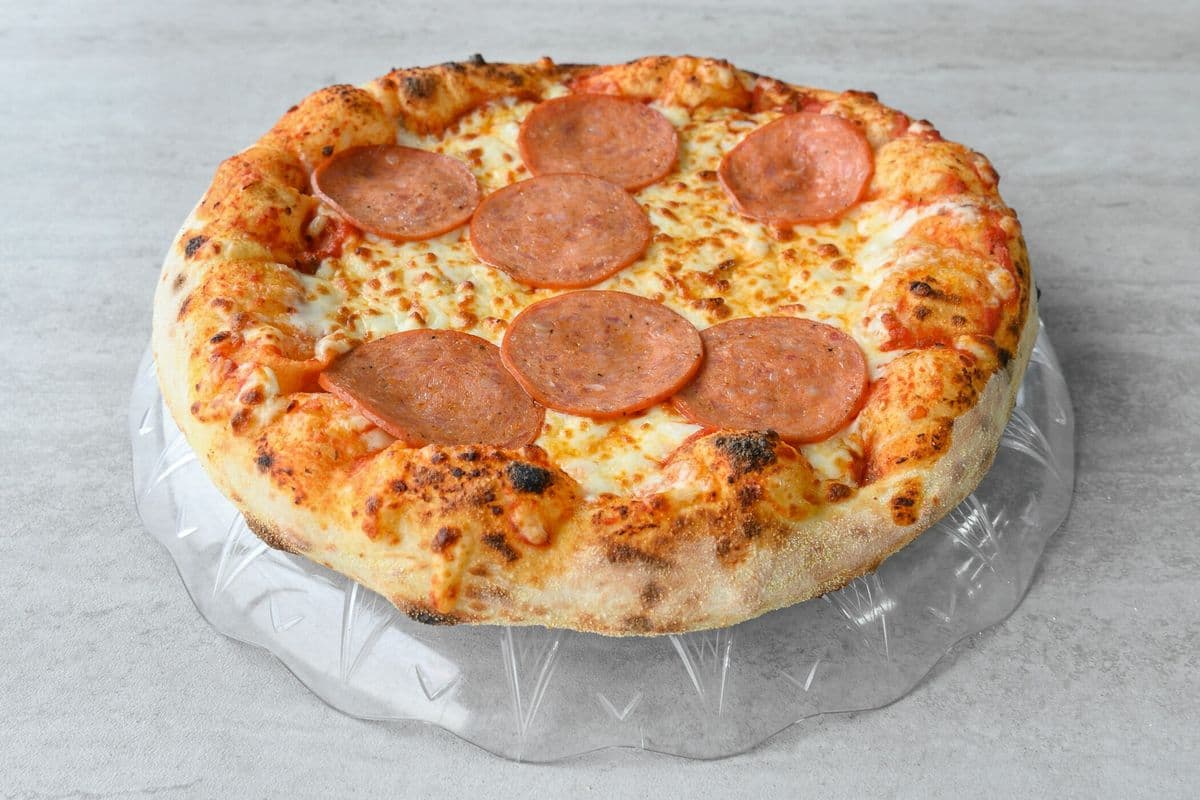 2 Pizzas larges au pepperoni / 2 Large Pepperoni Pizzas