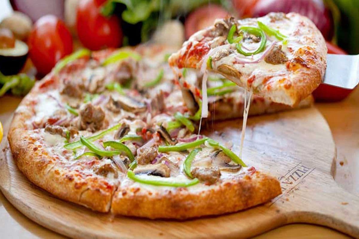 13" Mushroom and Green Pepper Pizza
