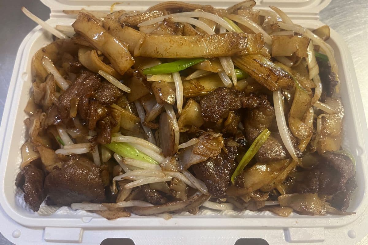 32. Pan Fried Noodle in Soy Sauce