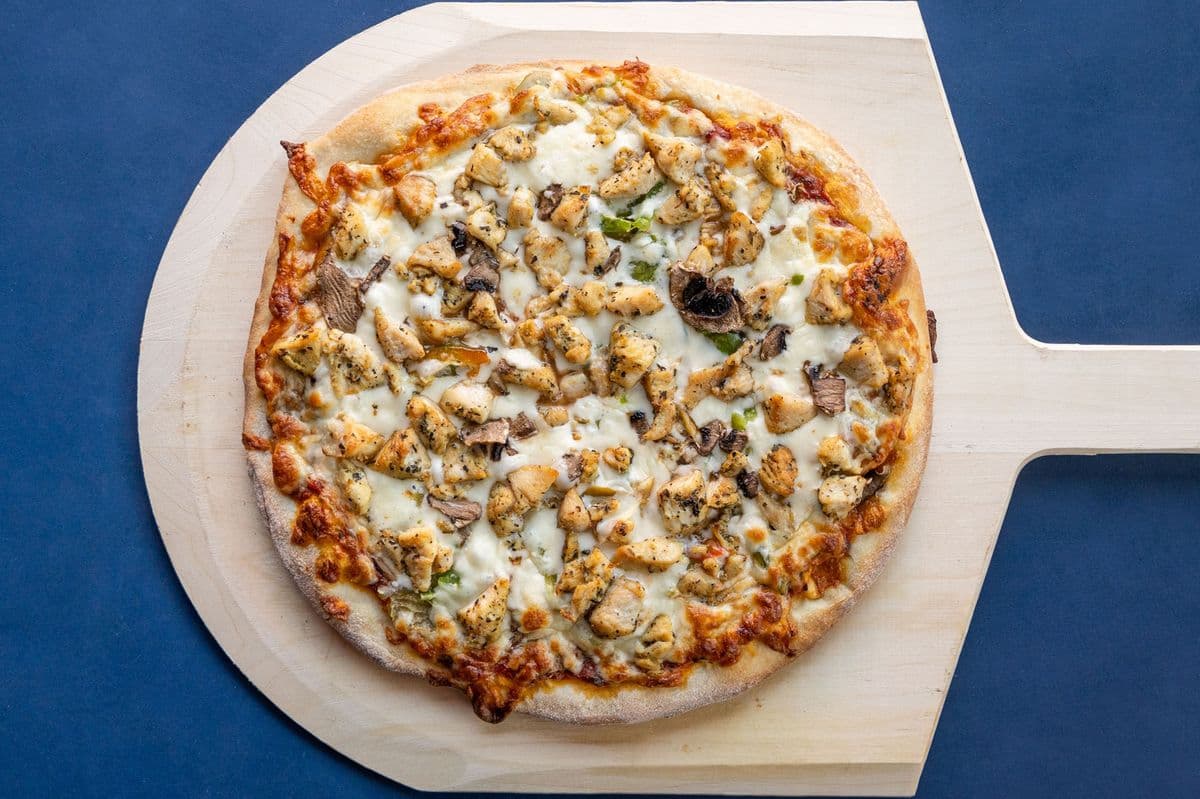 Petite pizza 10" de luxe au poulet / Small 10" Chicken Deluxe Pizza