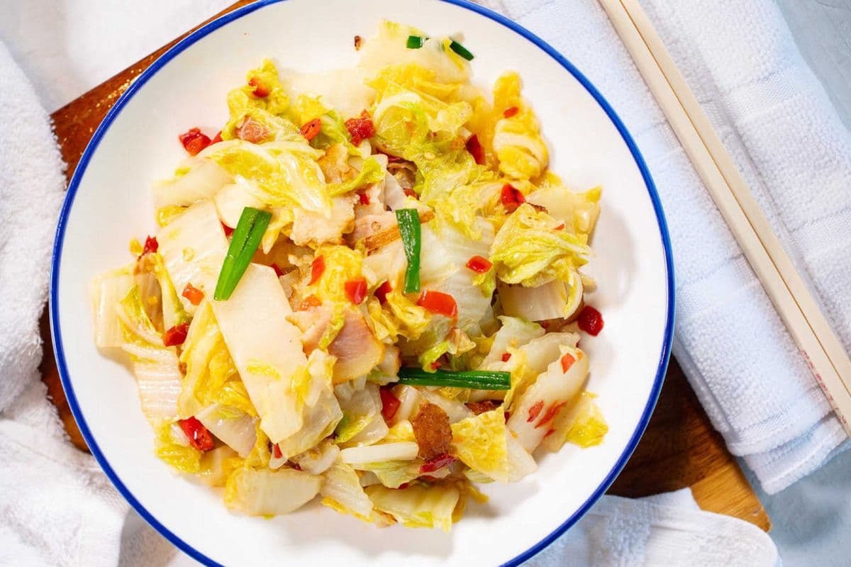 Chopped Pepper Chinese Cabbage and Bacon 剁椒腊肉白菜