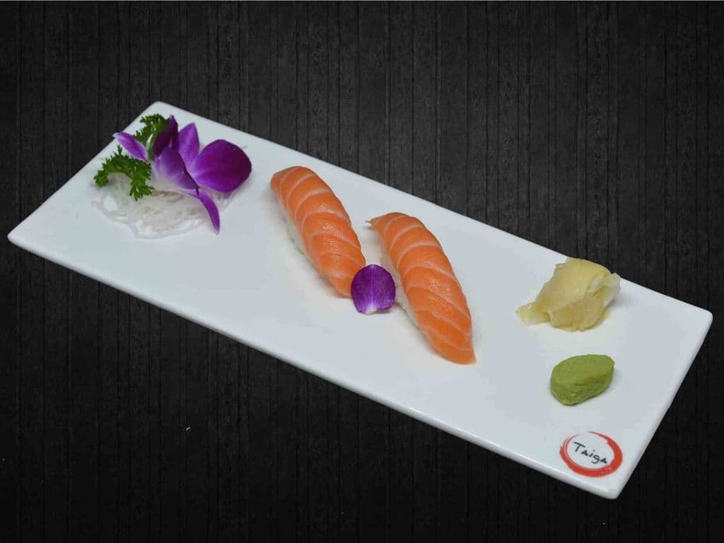 Salmon Sushi (2pcs)