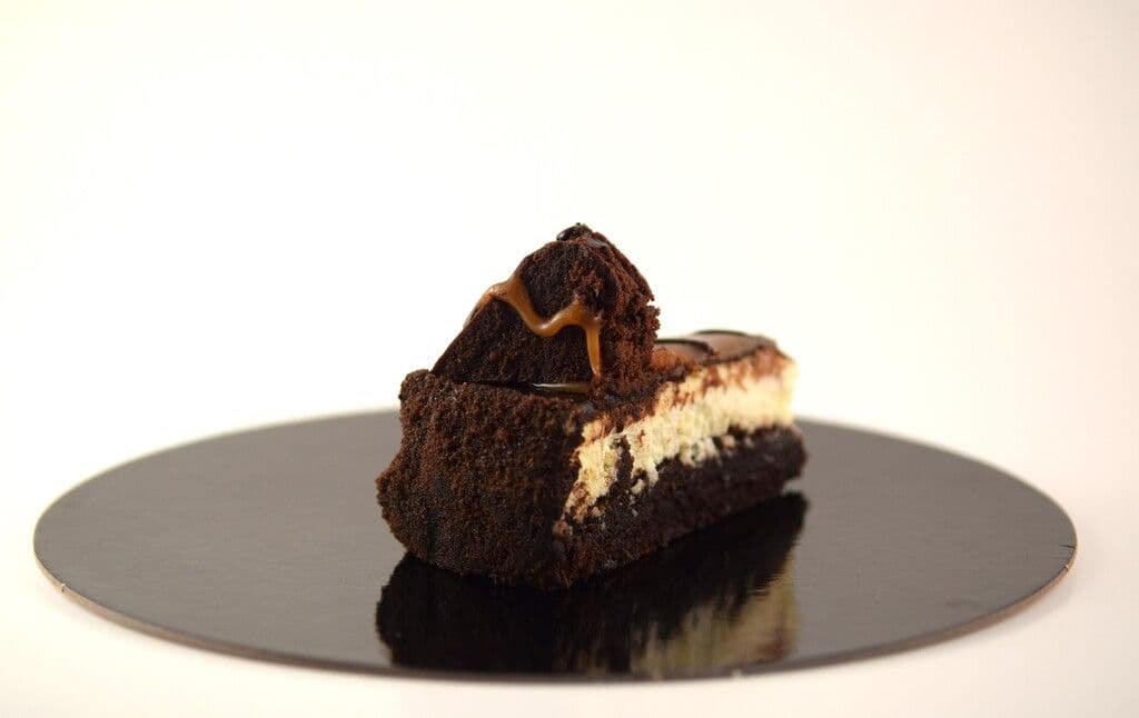 CARAMEL BROWNIE CHEESECAKE