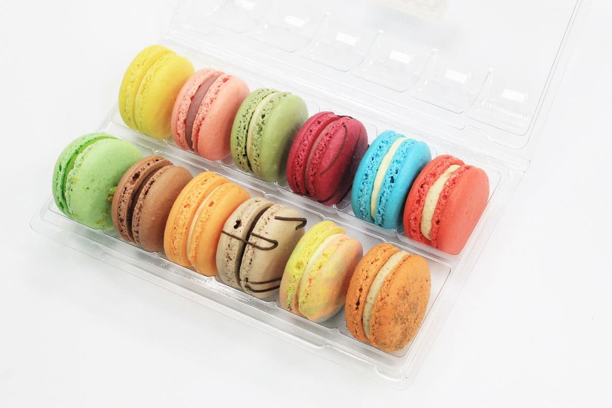 Assorted Macarons (12 pcs)