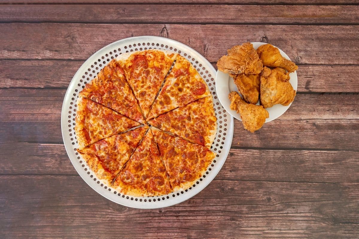 Medium 12" Pizza with Five Pieces of Chicken