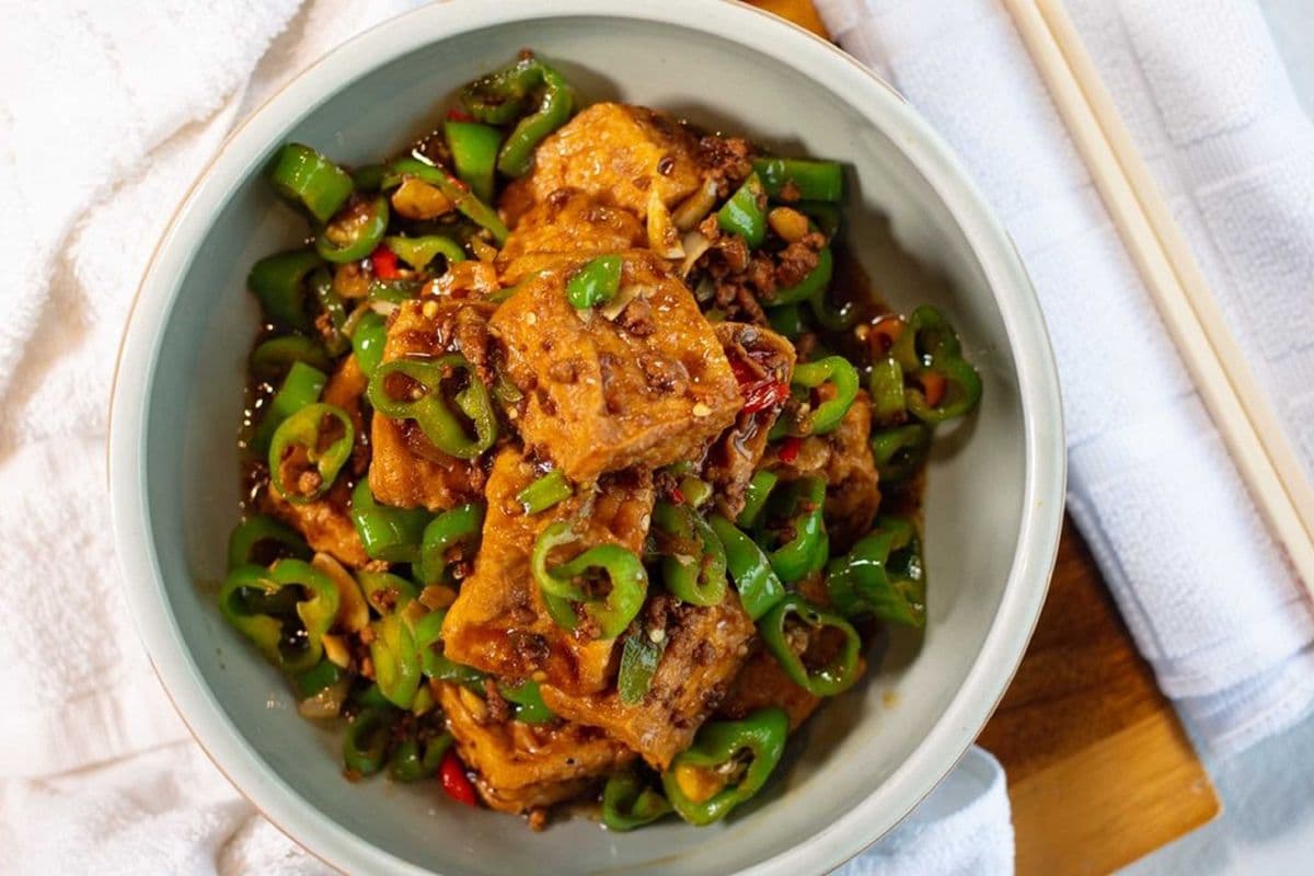 Braised Tofu with Grind Pork & Homemade Sauce 青椒油焖豆腐