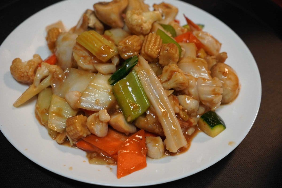 11. Fried Squid, Prawn, and Scallop 油爆三鲜