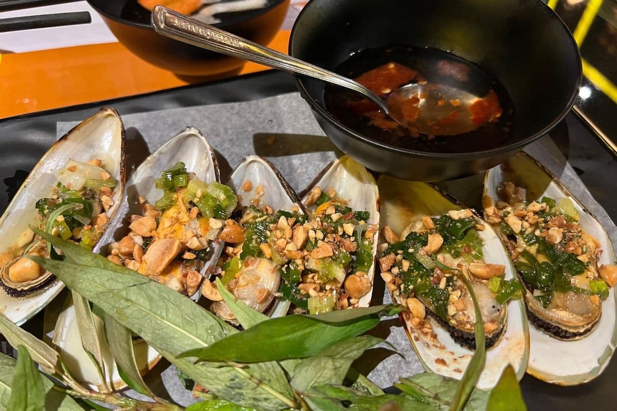 OG Grilled Mussels / Chem Chep Nuong Mo Hanh