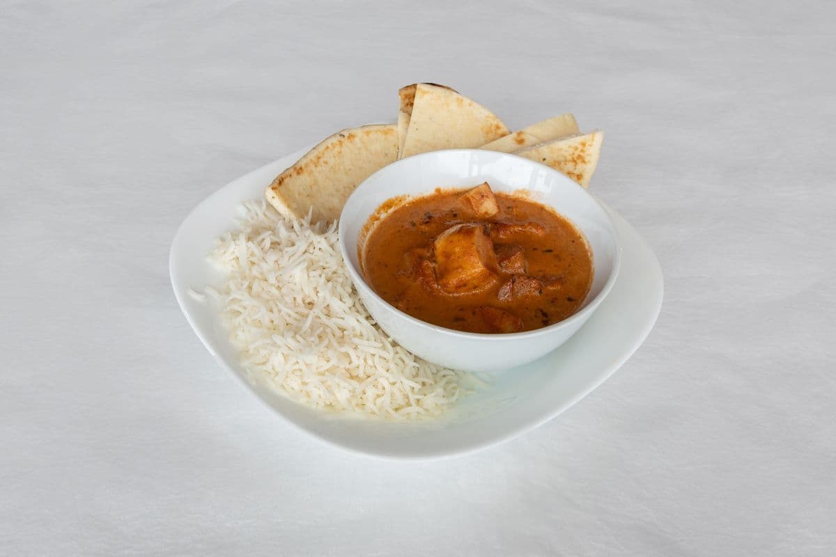 Butter Chicken with Rice and Naan