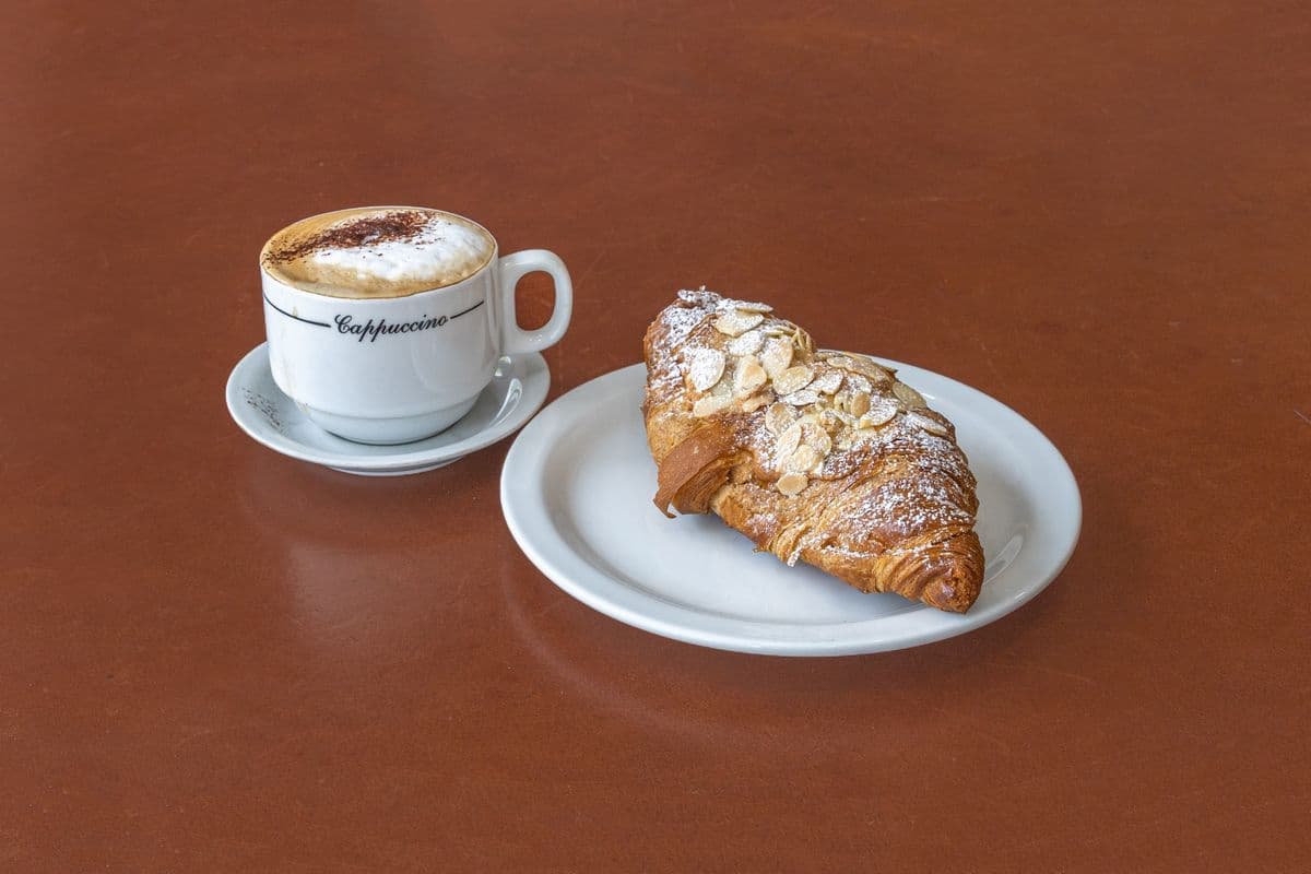 Croissant aux amandes / Almond croissant