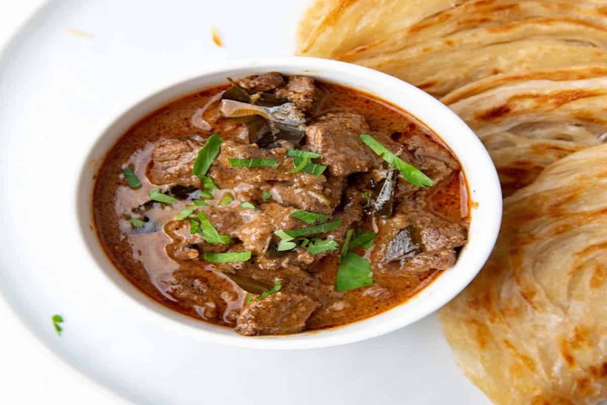 2 Assiette Cari Au Poulet Ou Boeuf / 1 Platter Chicken or Beef Curry
