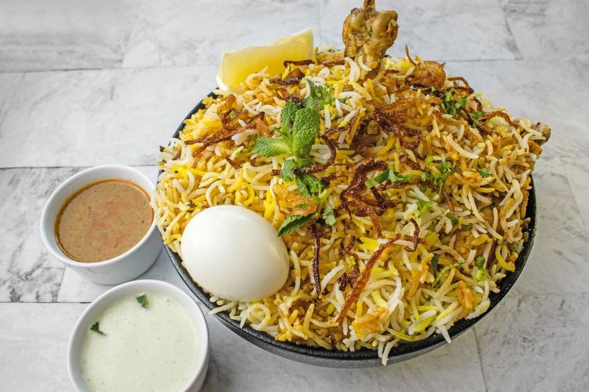 Hyderabadi Chicken Dum Biryani (28oz)
