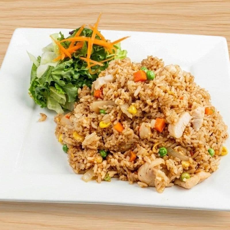 Chicken, Vegetables and Egg / RIZ FRIT Poulet, legumes et œuf