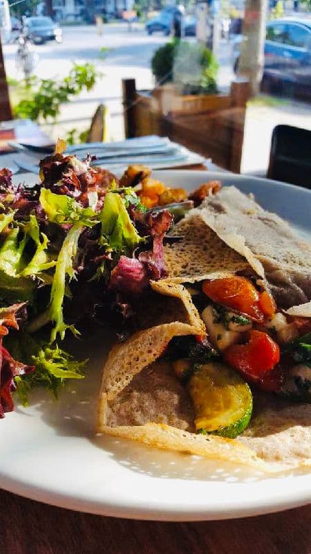 Crêpe sarrasin légumes et hummus (végan) / Buckwheat Crêpe with Vegetables and Hummus