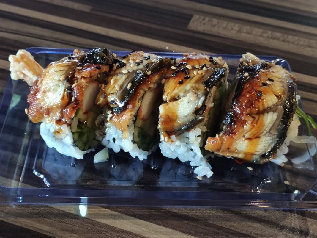 Black Dragon Roll (4 pcs) (A508)