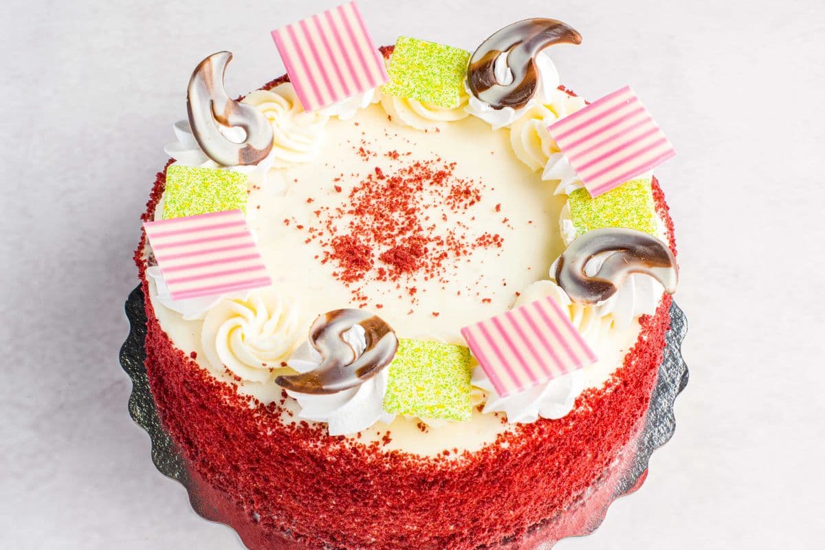 Red Velvet 8" Cake