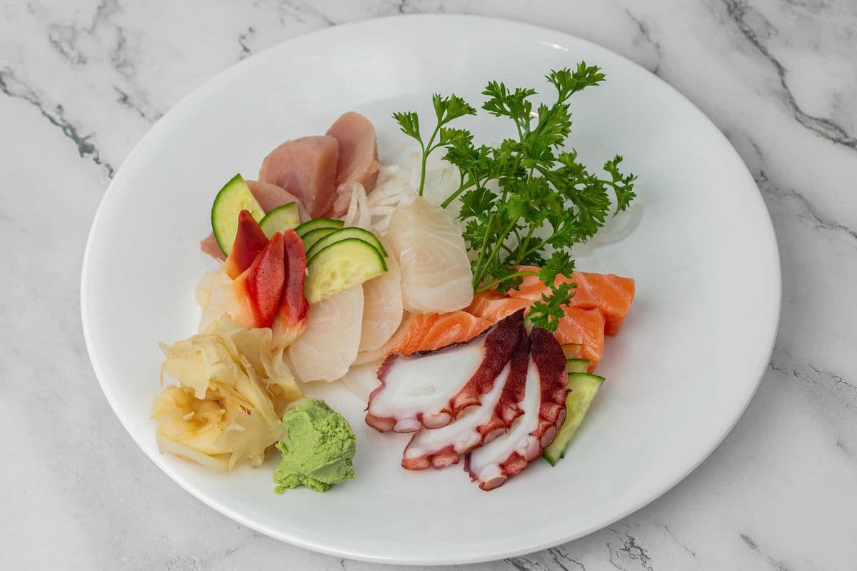 Assorted Sashimi (15 pcs)