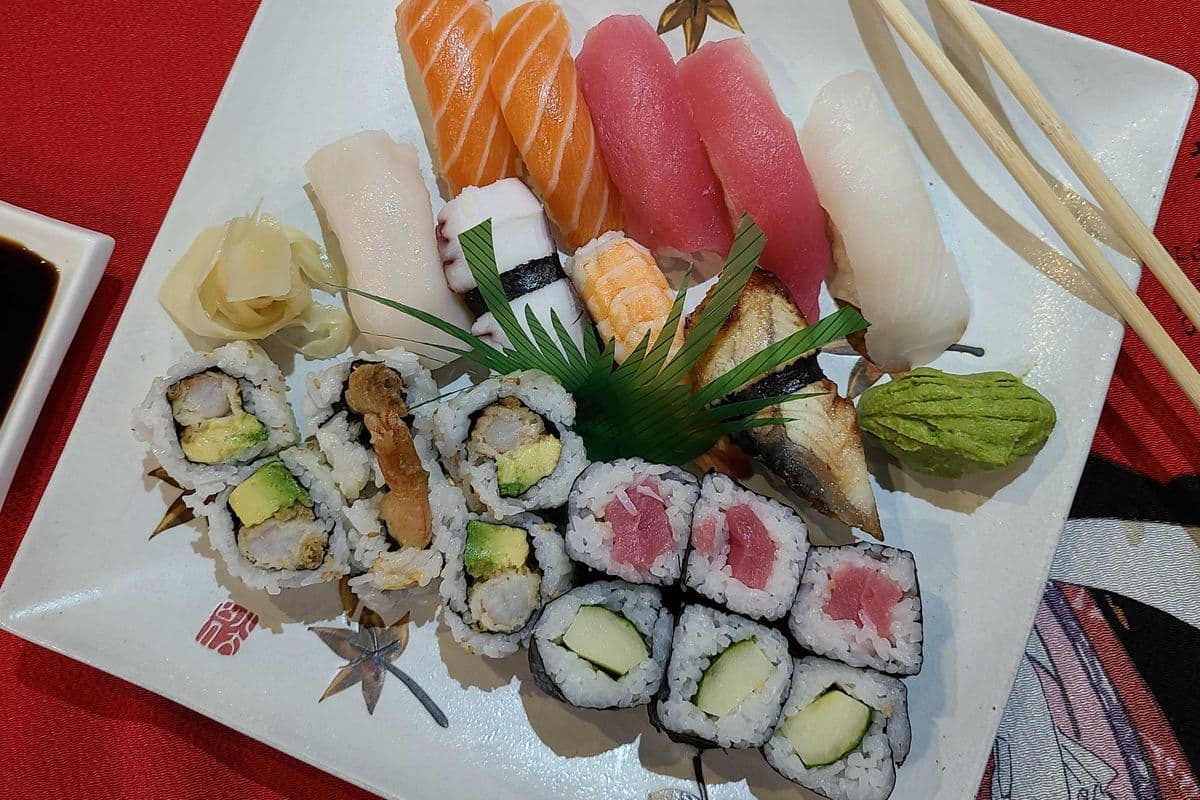 Eglinton Ave. Sushi Combo (21 css)