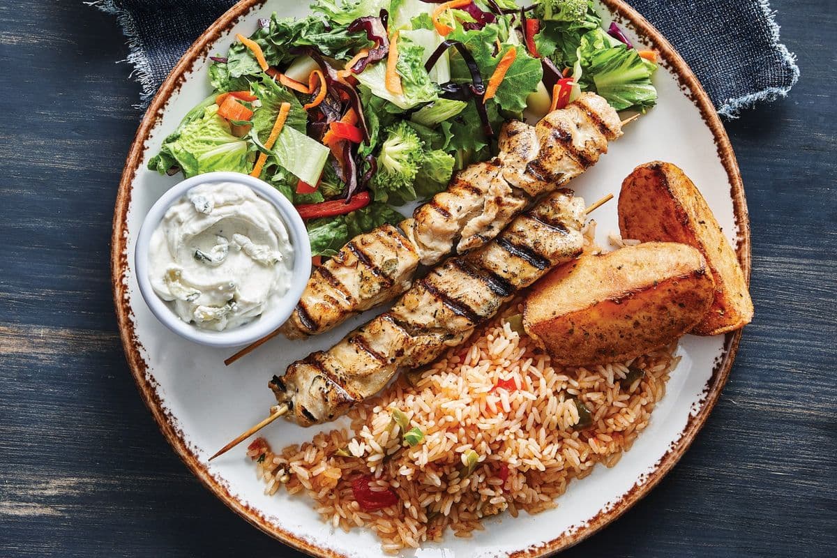 Plat de souvlakis au poulet / Chicken Souvlaki Plate