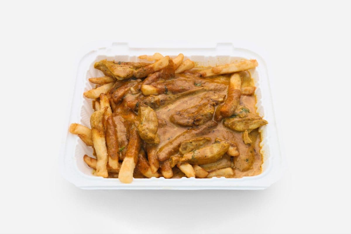 Butter chicken poutine