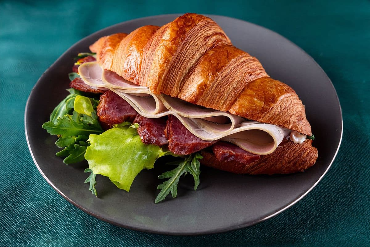 An vat Deluxe Croissant