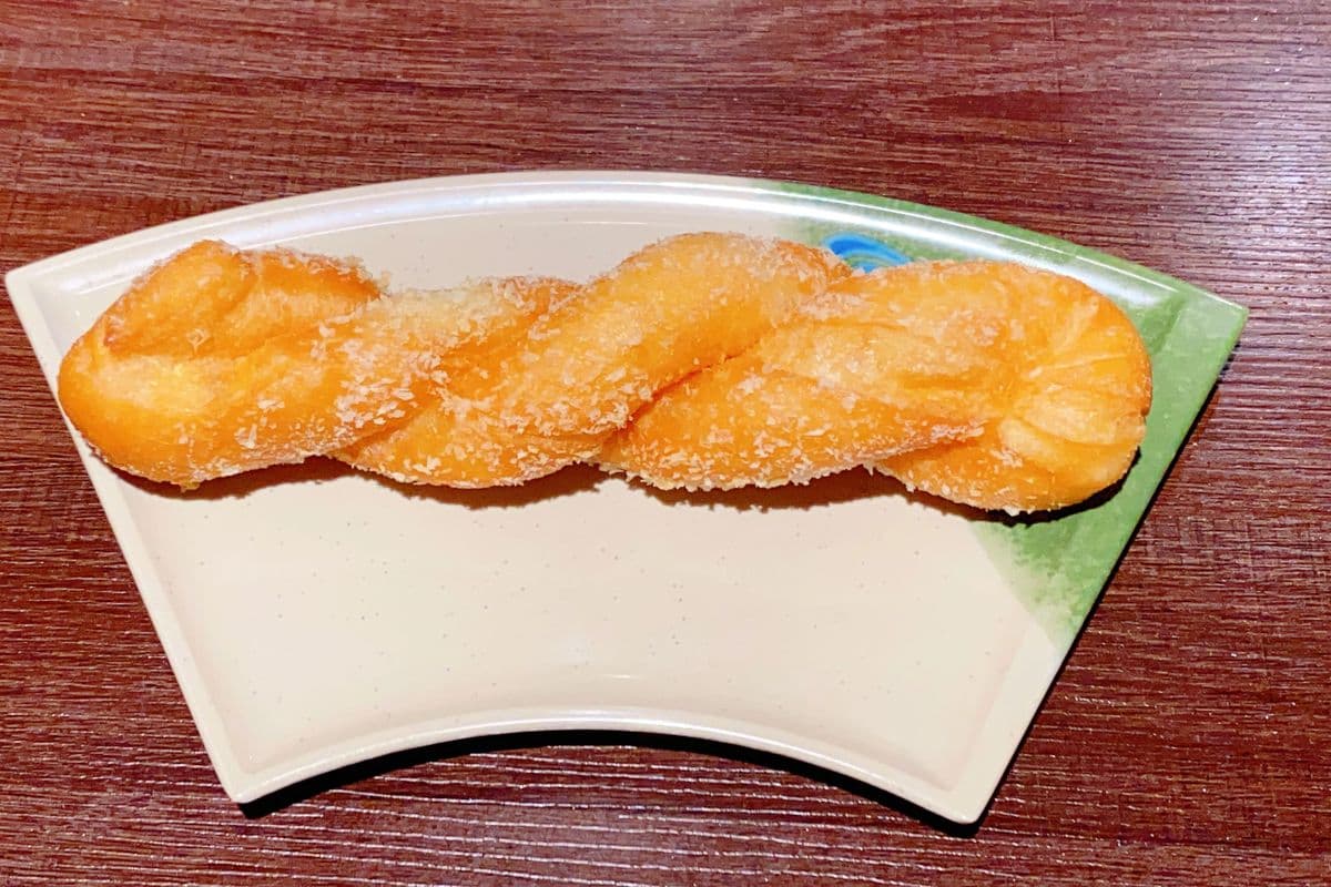 D10. Chinese Yogurt Donut 爆浆酸奶麻花