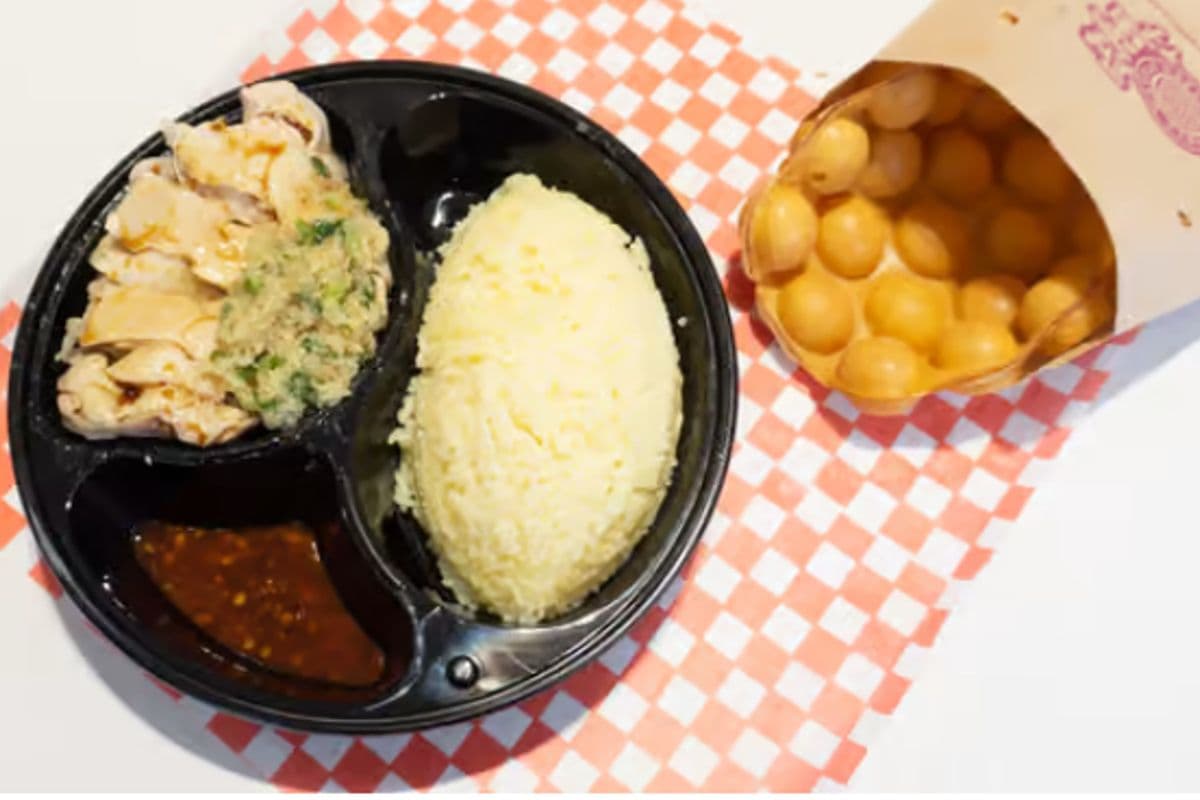 9. Hainanese Chicken with Rice - 無骨海南雞鐵板