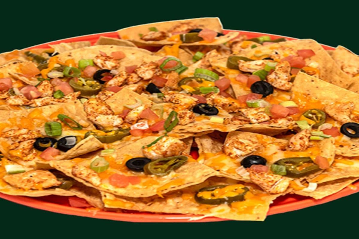 TEX-MEX CHICKEN NACHOS