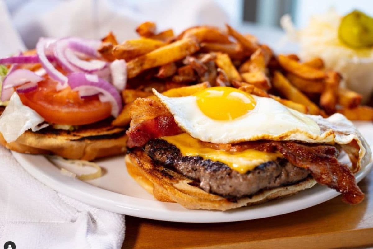 Chew Chew's Brunch Burger