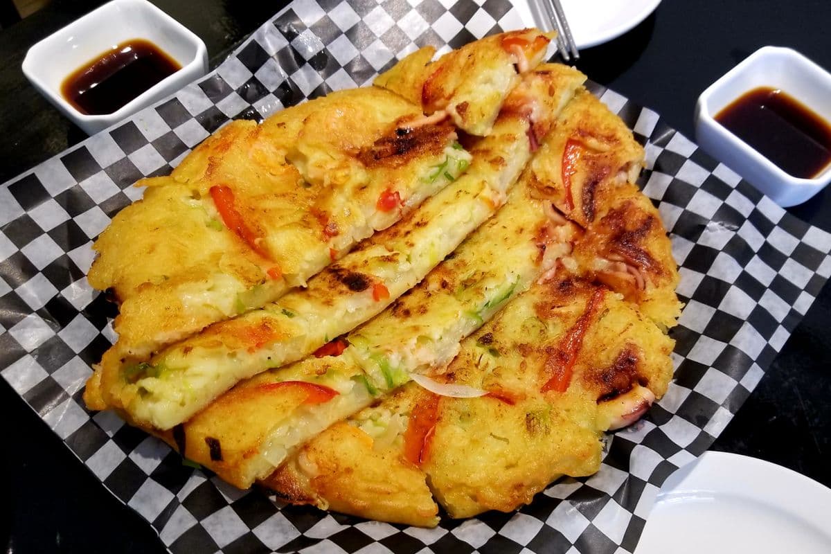 Crêpe aux fruits de mer et oignon vert / Seafood and Green Onion Pancake