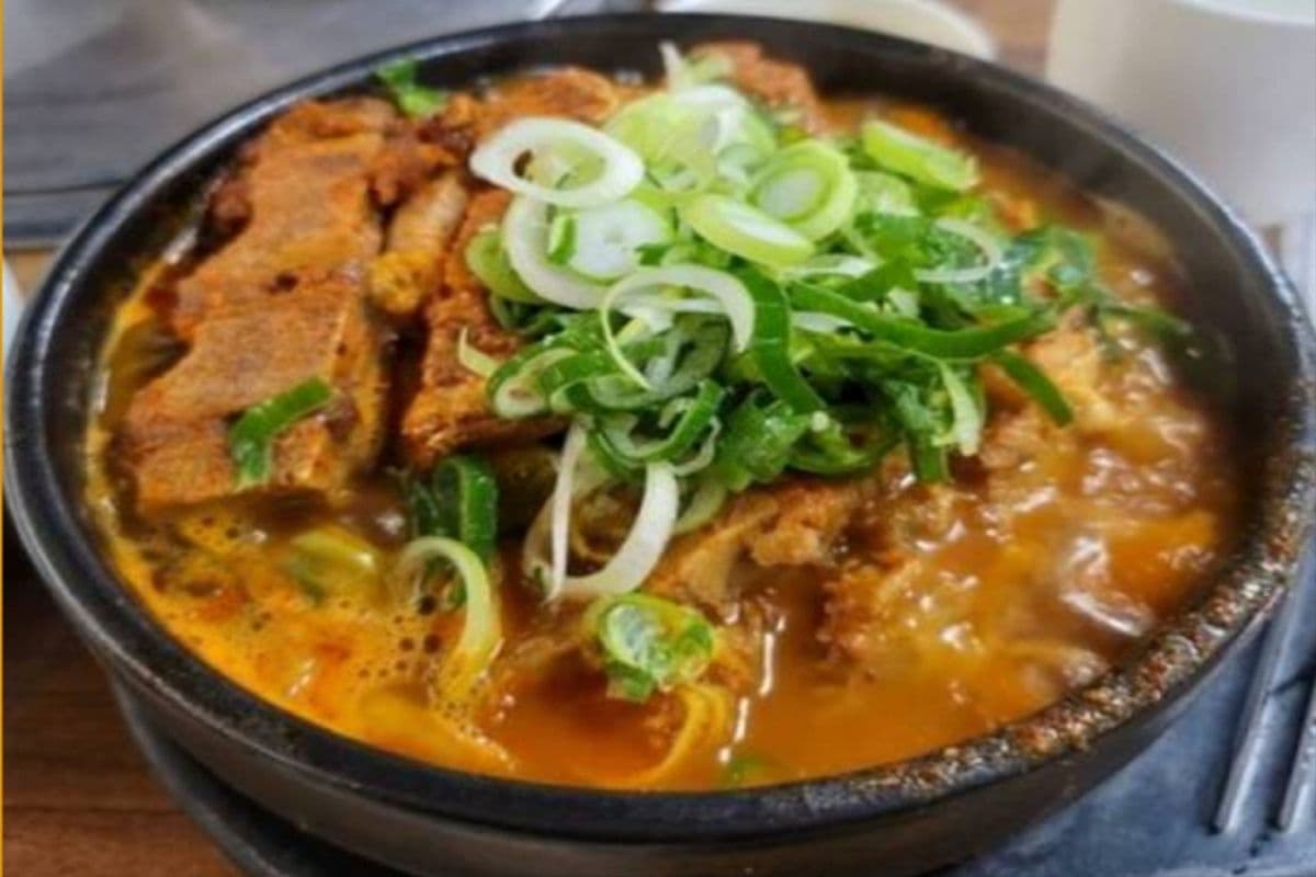 "Best Seller" GAM JA TANG( Spicy pork bone soup)
