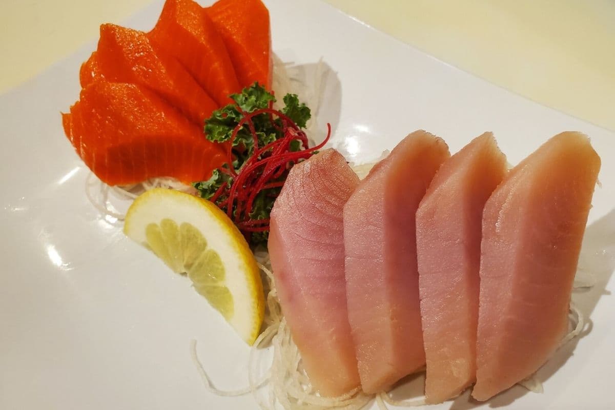 Tuna and Sockeye Sashimi (8 pcs)