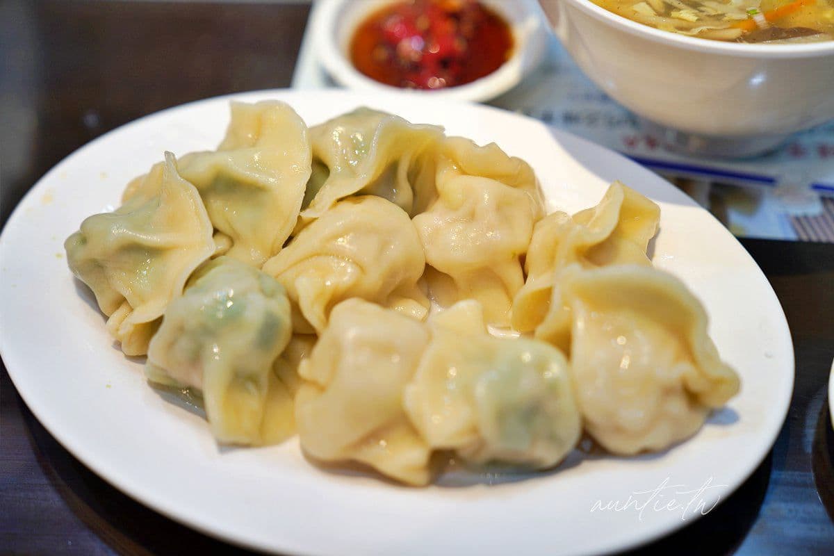 D2 Boiled Pork With Chinese Cabbage Dumplings鮮肉白菜水餃 (12只)