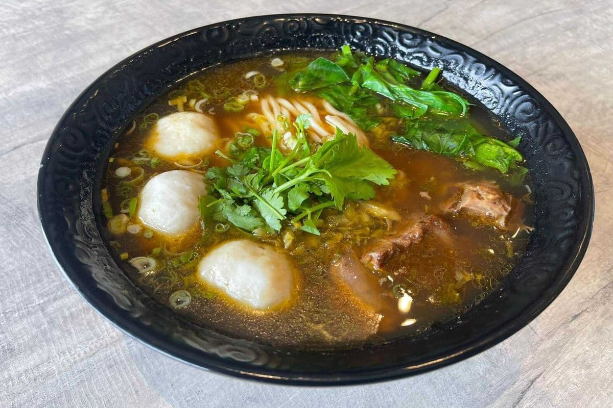 A23. Taiwanese style Fuzhou Fish Balls & Beef Shank Noodle Soup
