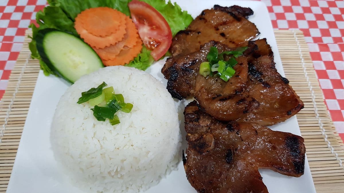401. Grilled Pork Chop (2pcs) on Rice