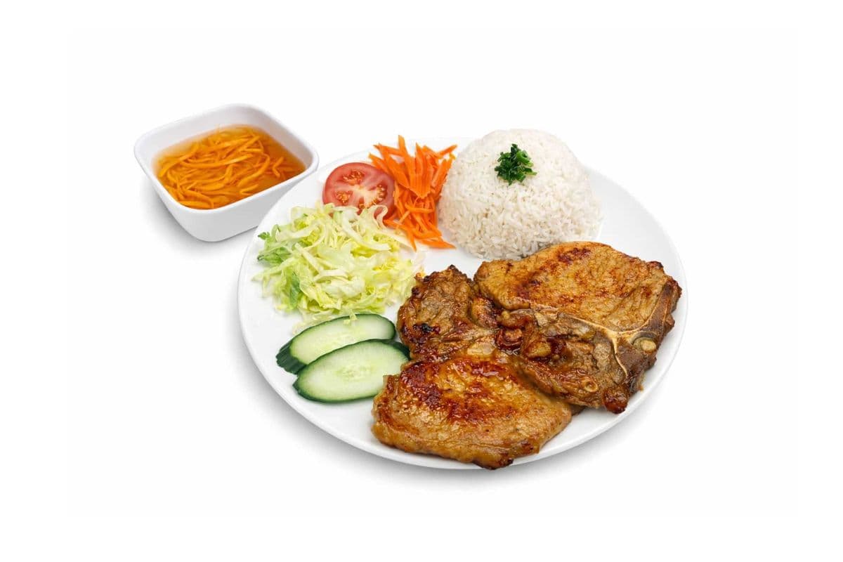 C32. Cơm Sườn hoặc Gà Nướng | Sizzling Grill Plate