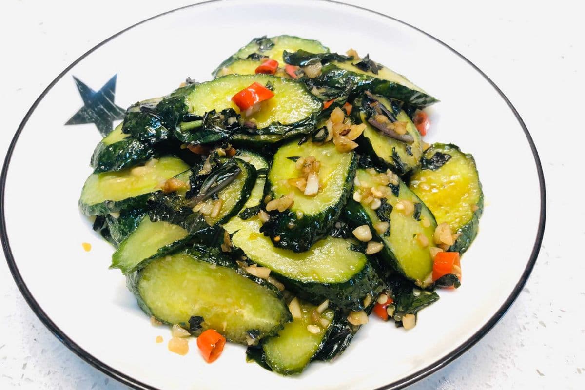 Stir-fried Cucumber Slices with Purple Perilla 紫苏黄瓜